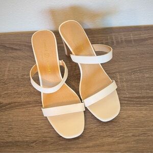 Chinese Laundry “Yanti” Heels – White